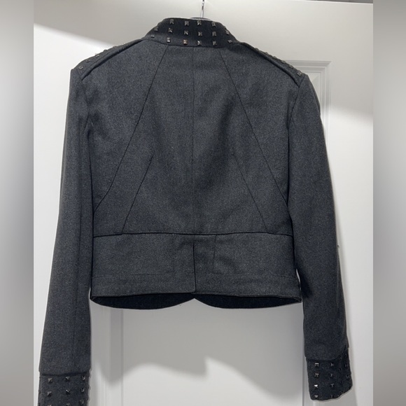 Cropped gray coat with studs - Picture 2 of 5